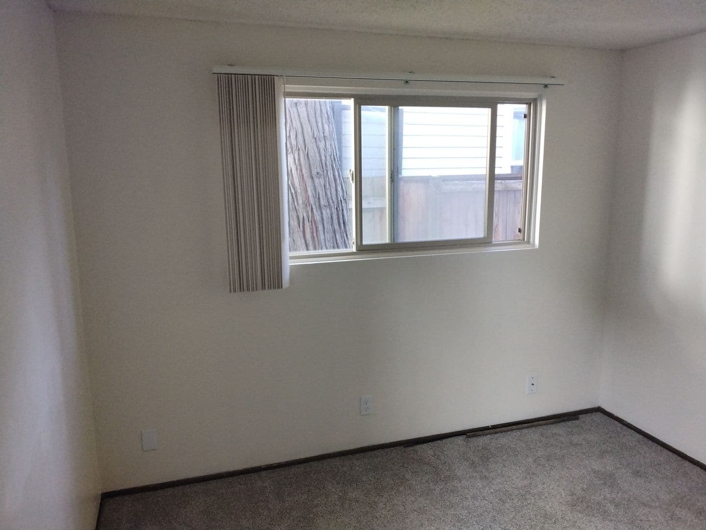 Eugene Apartment: 569 W. 12th
