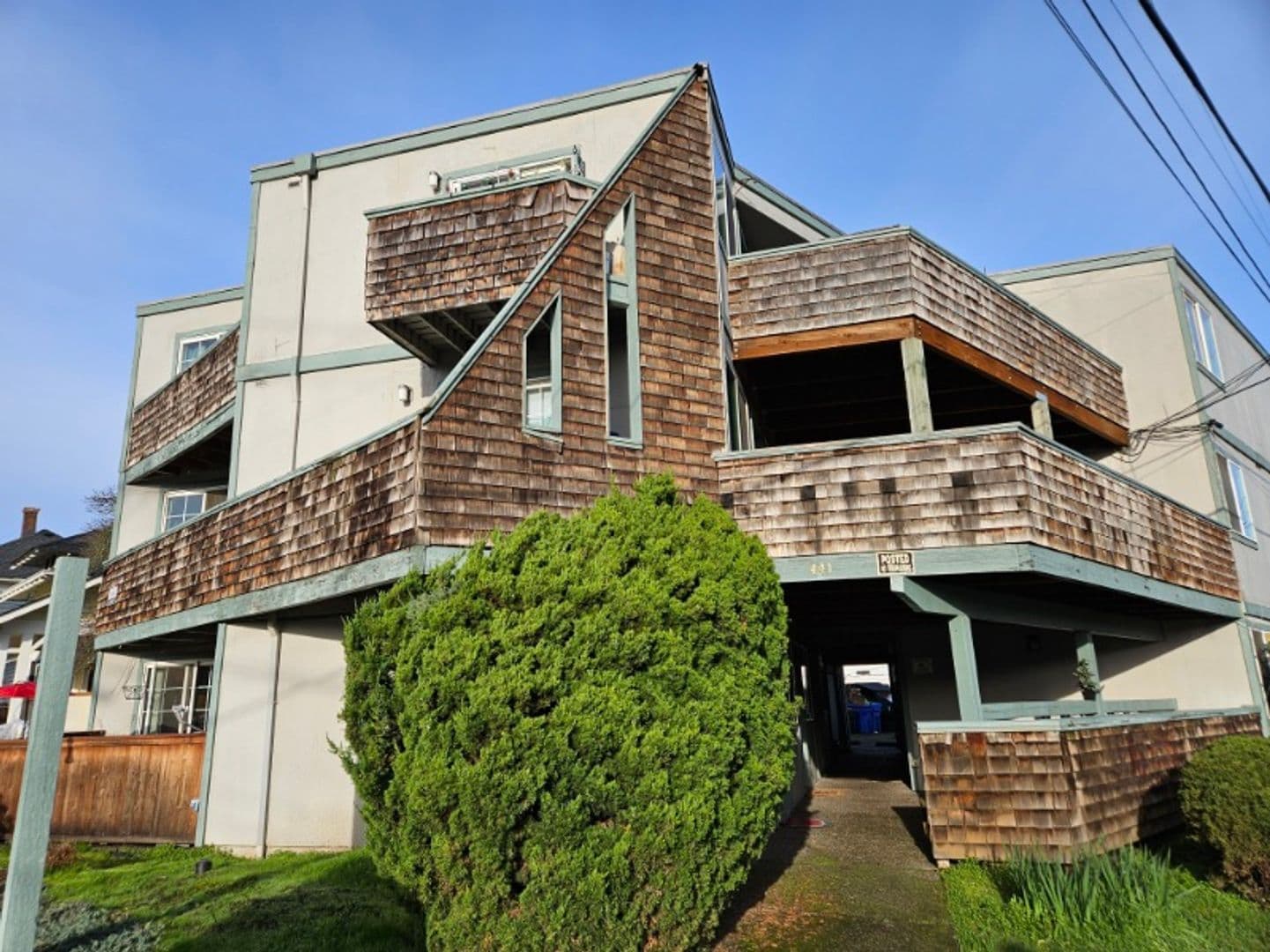 Eugene Apartment: 441 E. 17th Ave.