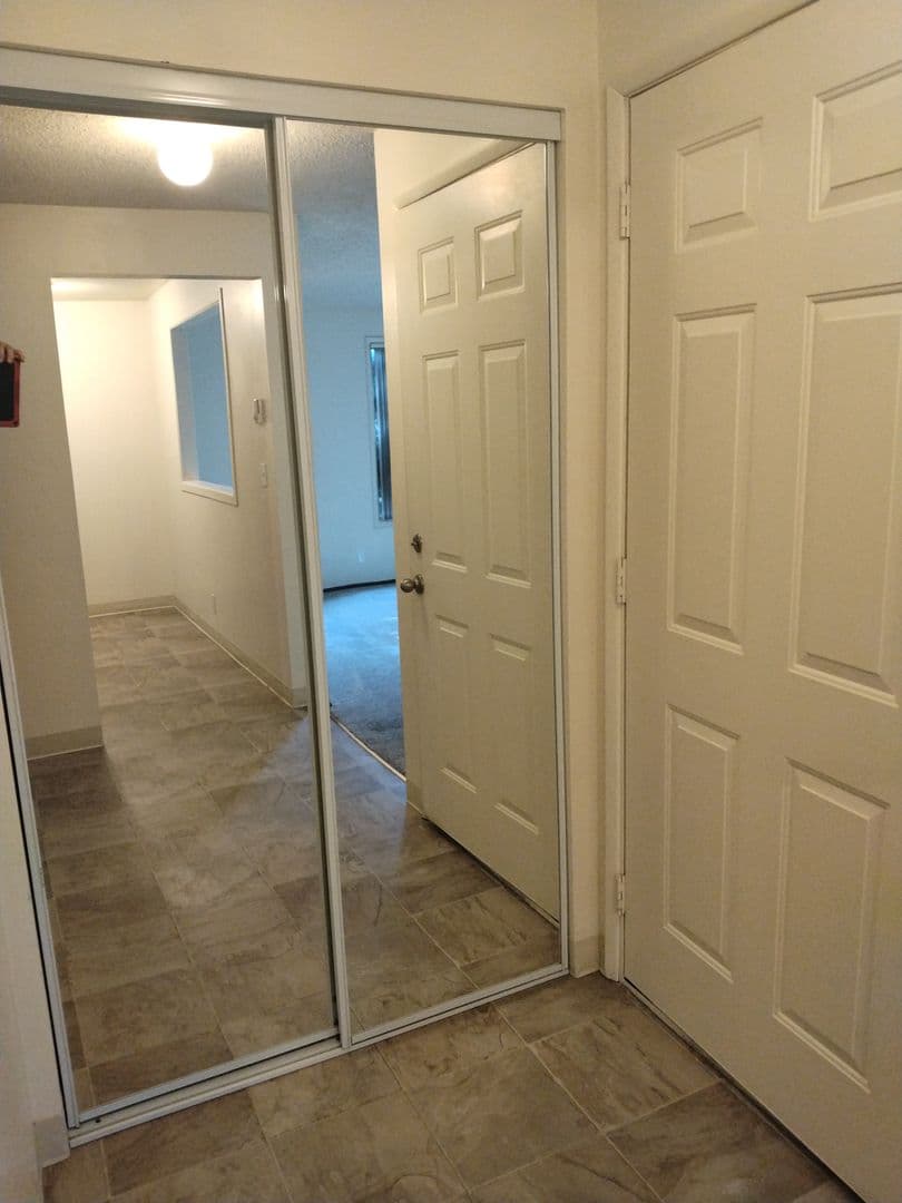 Eugene Apartment: 569 W. 12th