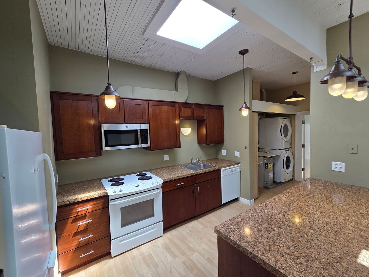Eugene Apartment: 750 Monroe St.