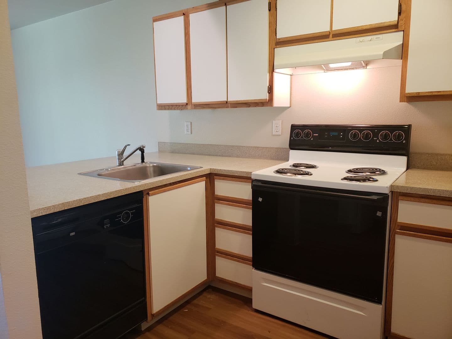 Eugene Apartment: 2001 Garden Ave.