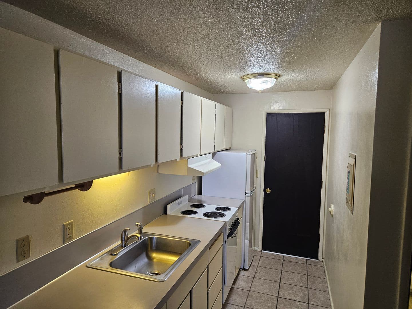 Eugene Apartment: 1230 W 7th Ave #03