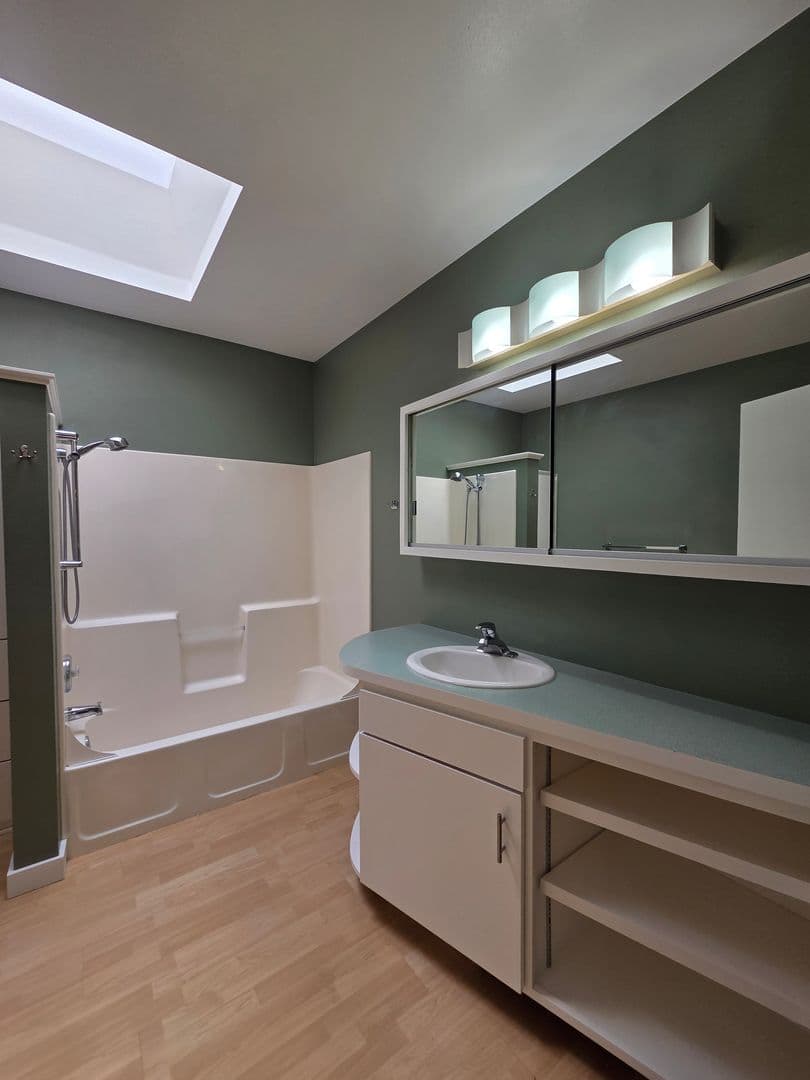 Eugene Apartment: 750 Monroe St.