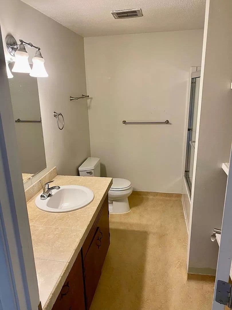 Eugene Apartment: 992 1/2, 996, 1012 W. 4th Ave.