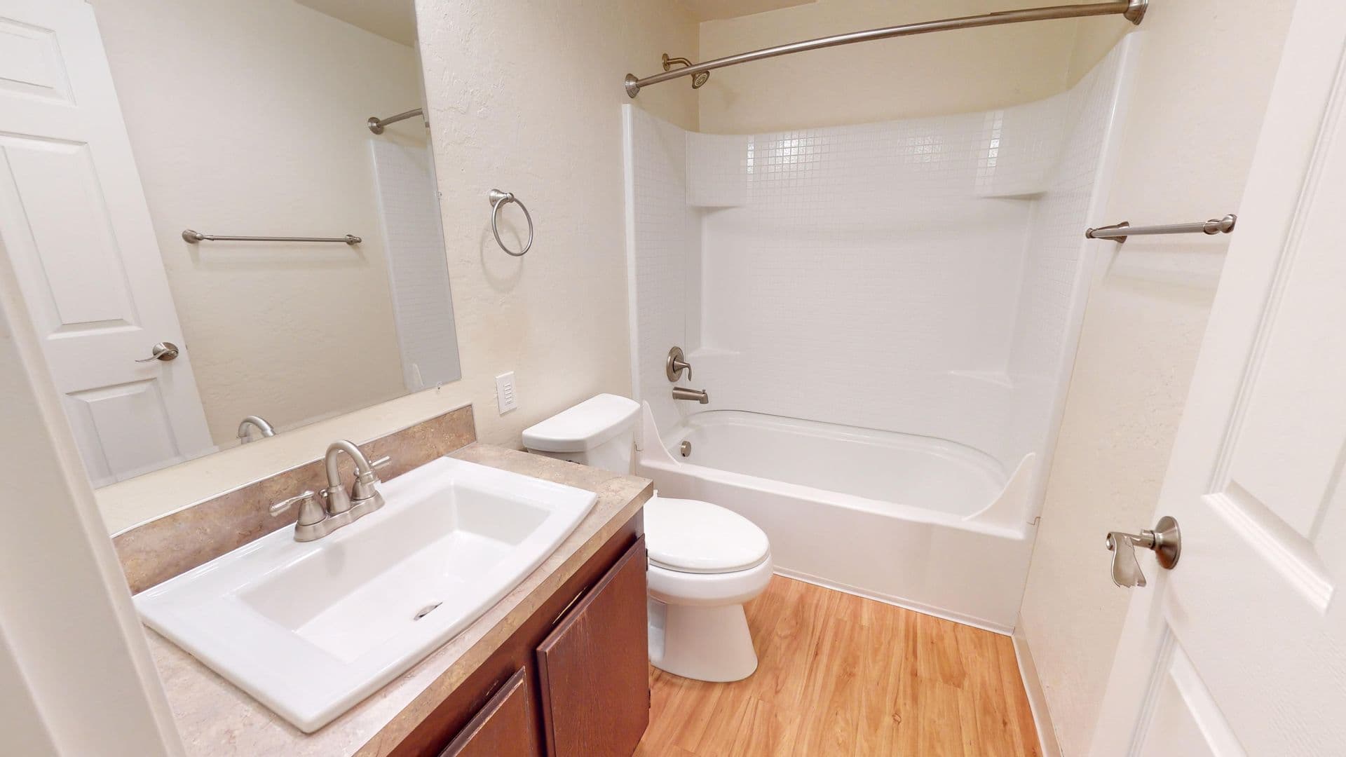 Eugene Apartment: 601 Country Club Rd.