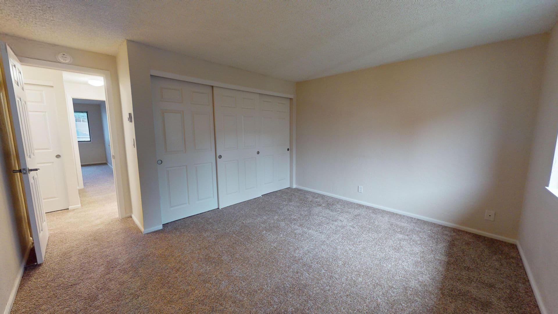 Eugene Apartment: 601 Country Club Rd.