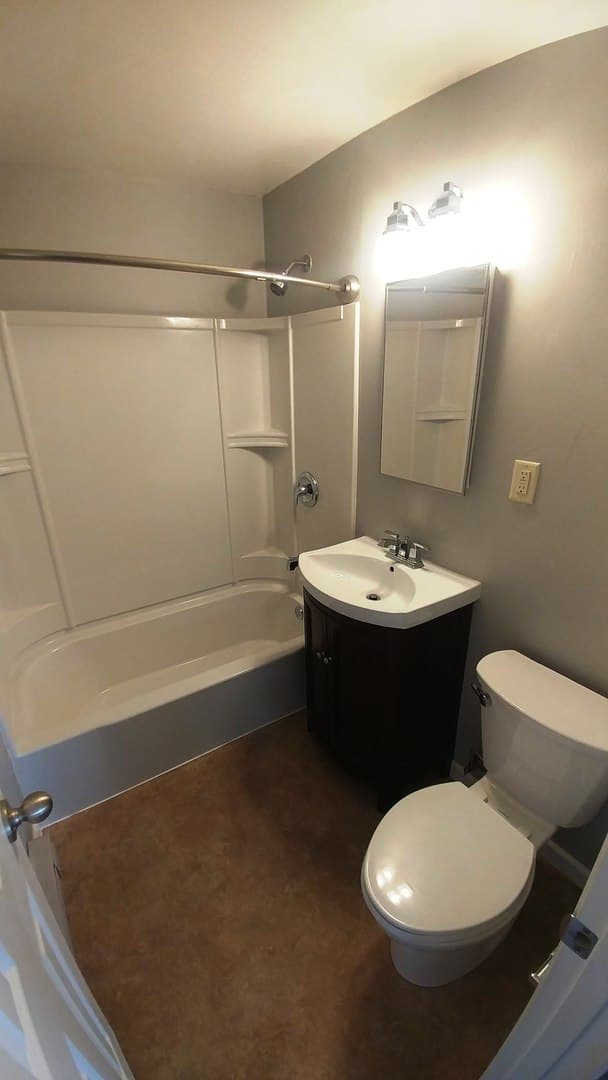 Springfield Apartment: 4662 & 4664 Daisy St.