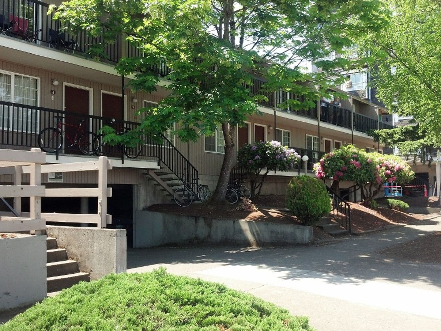 Eugene Apartment: 1290 E. 18th Ave.