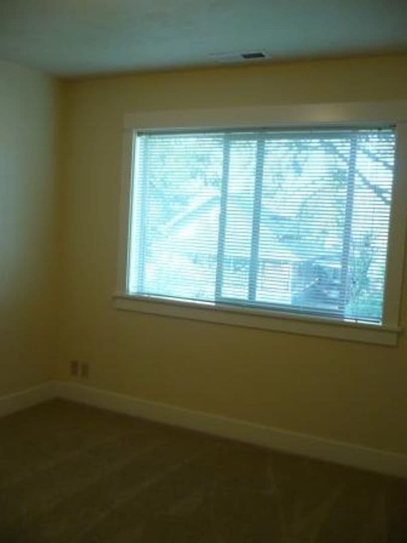 Eugene Apartment: 1030, 1040, 1060, 1070 West 11th Ave.
