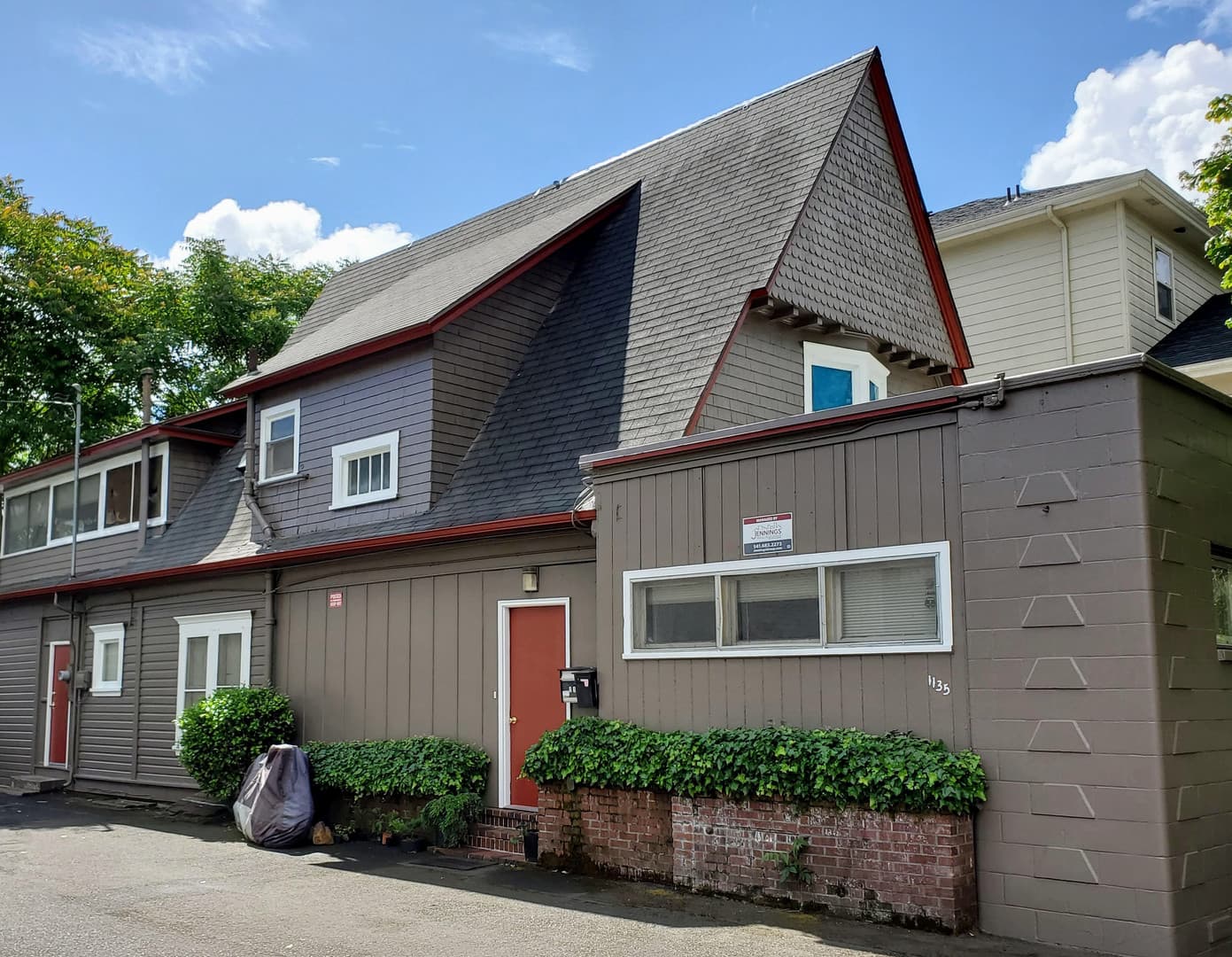 Eugene Apartment: 1135 & 1135 1/2  Mill St.