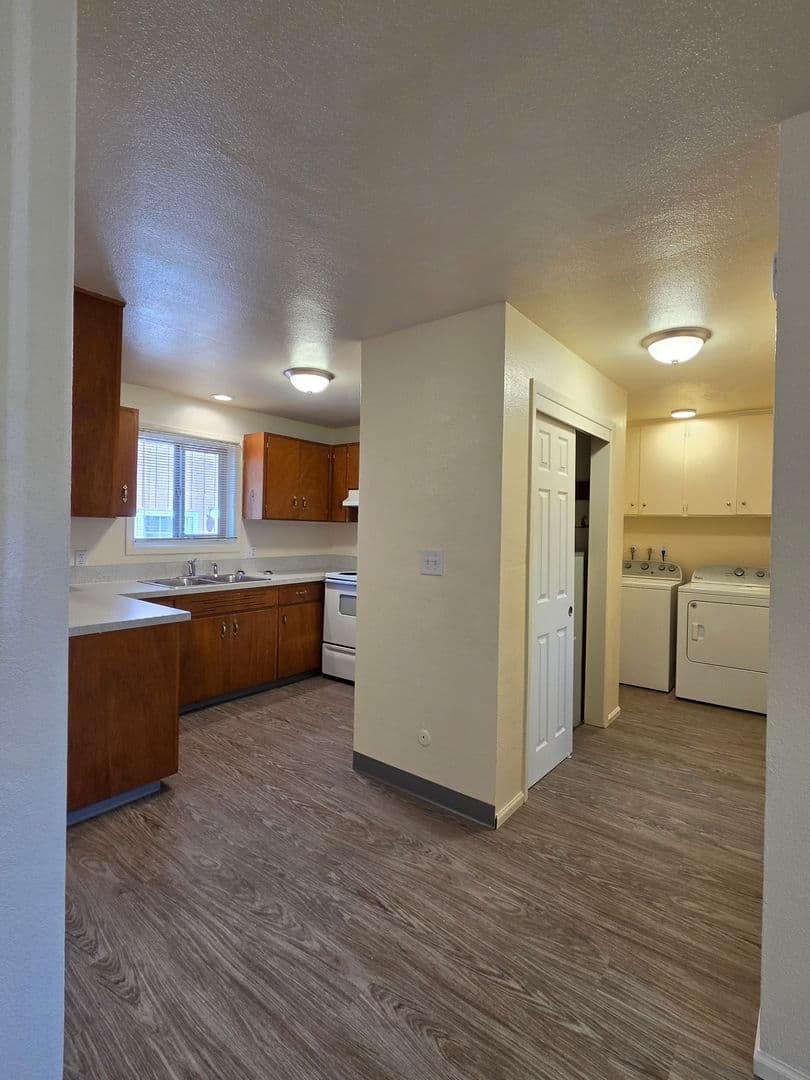 Eugene Apartment: 1840 Agate St.