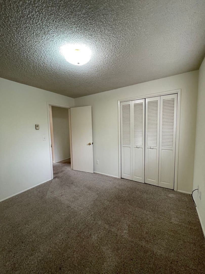 Eugene Apartment: 1262 Lawrence St.