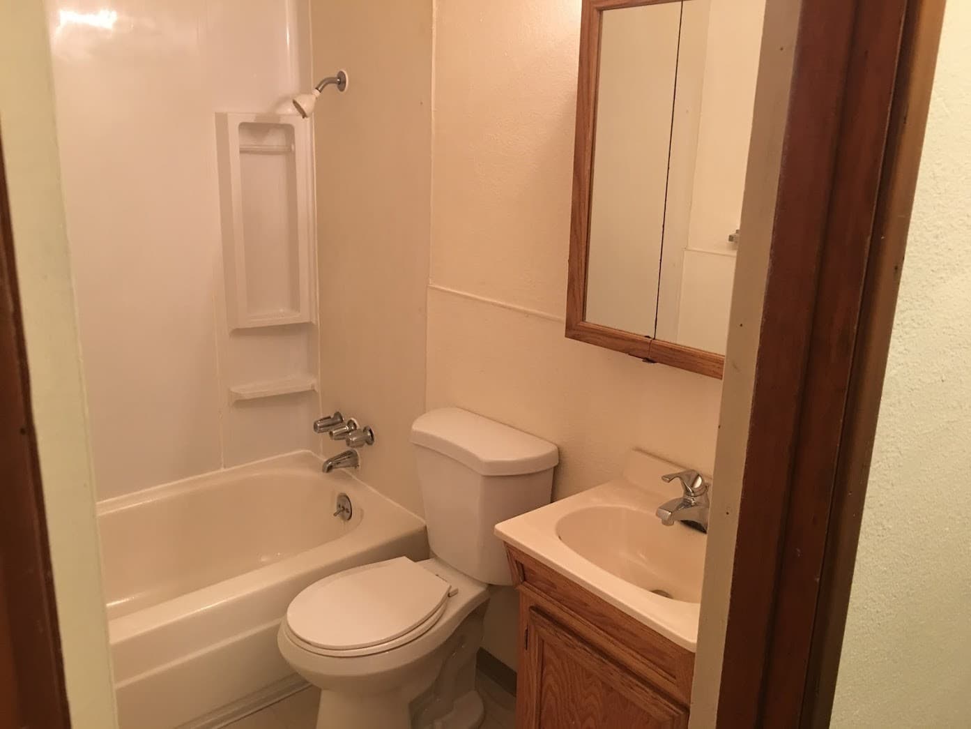 Junction City Apartment: 400 E. 6th Ave.