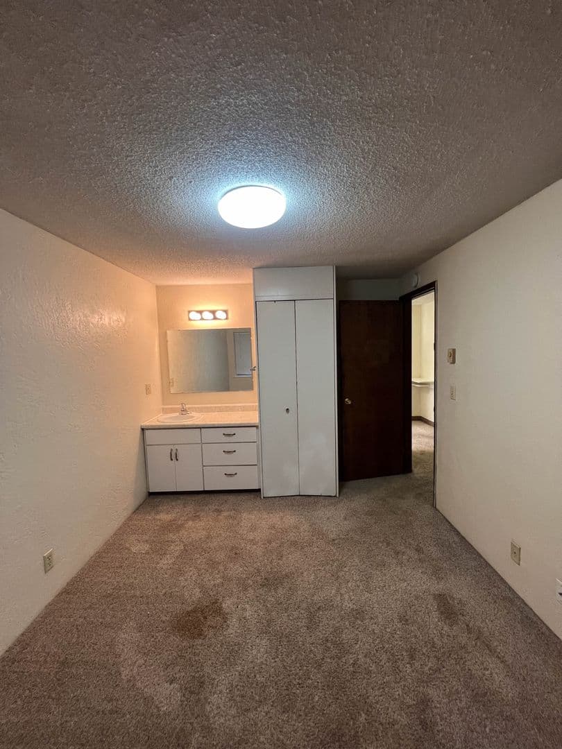 Eugene Apartment: 1360 Alder St.