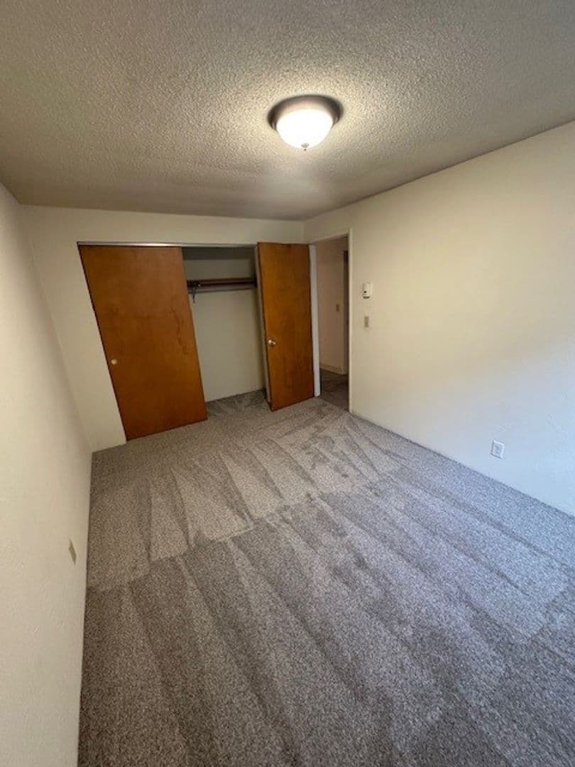 Eugene Apartment: 25 W. 30th & 2966 Willamette