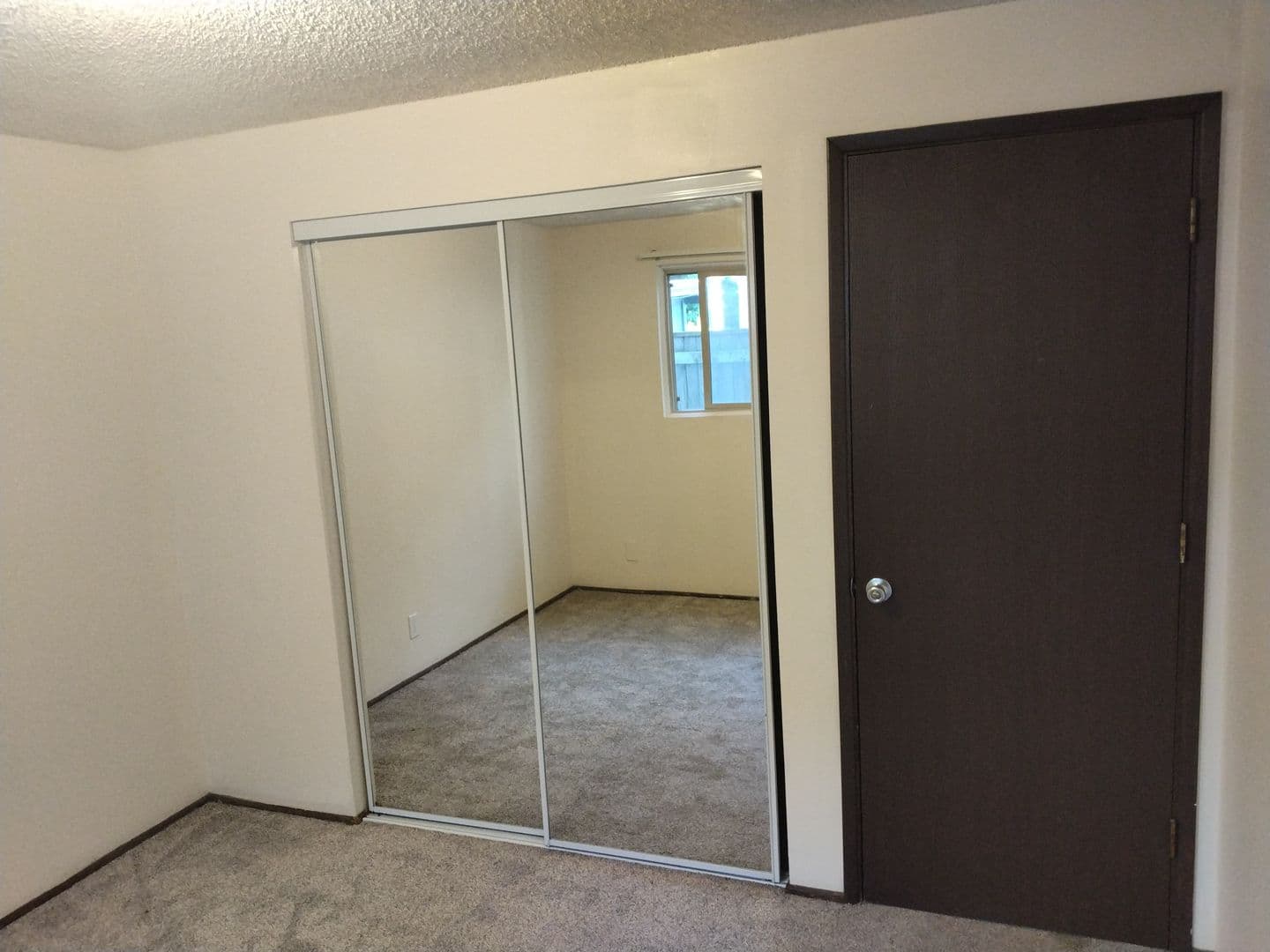 Eugene Apartment: 569 W. 12th