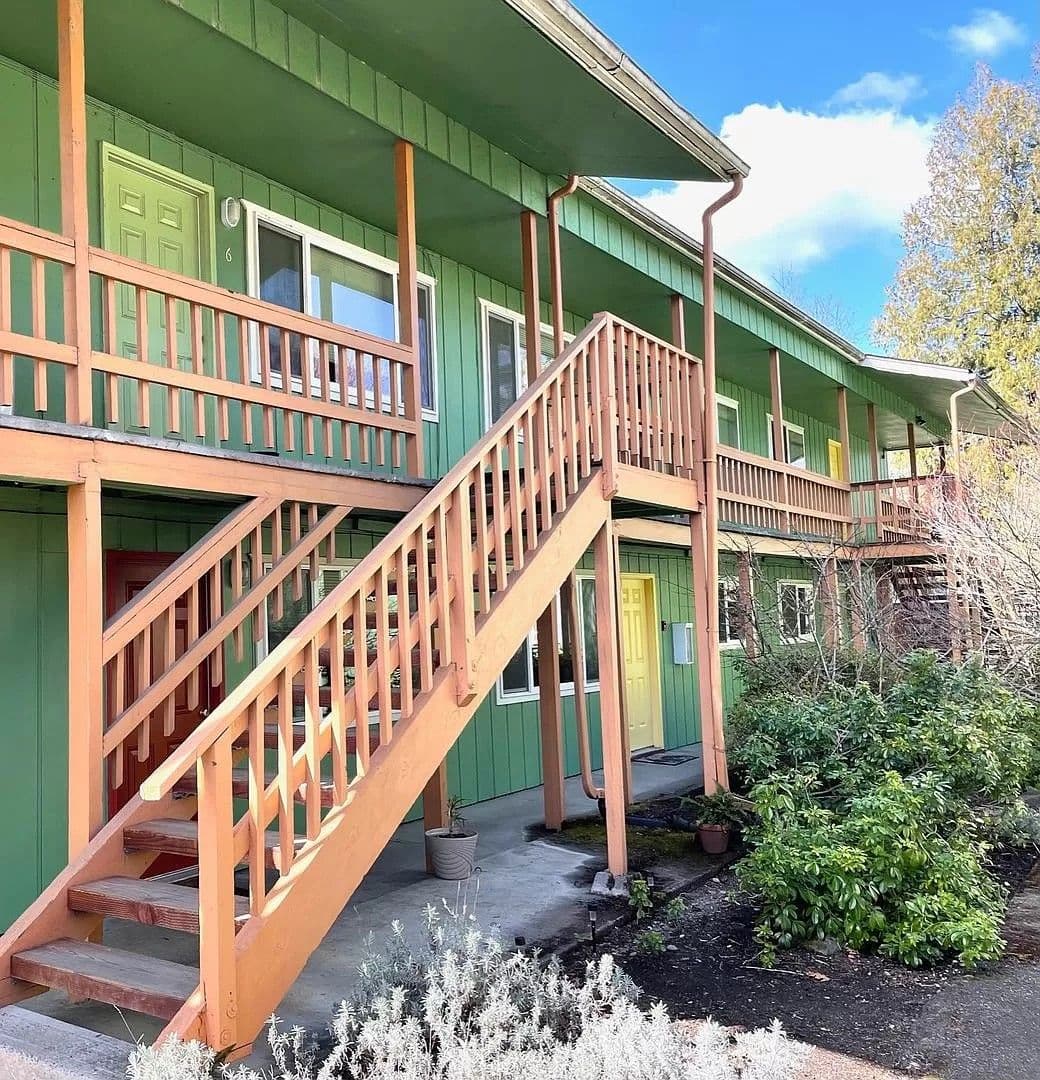 Eugene Apartment: 992 1/2, 996, 1012 W. 4th Ave.