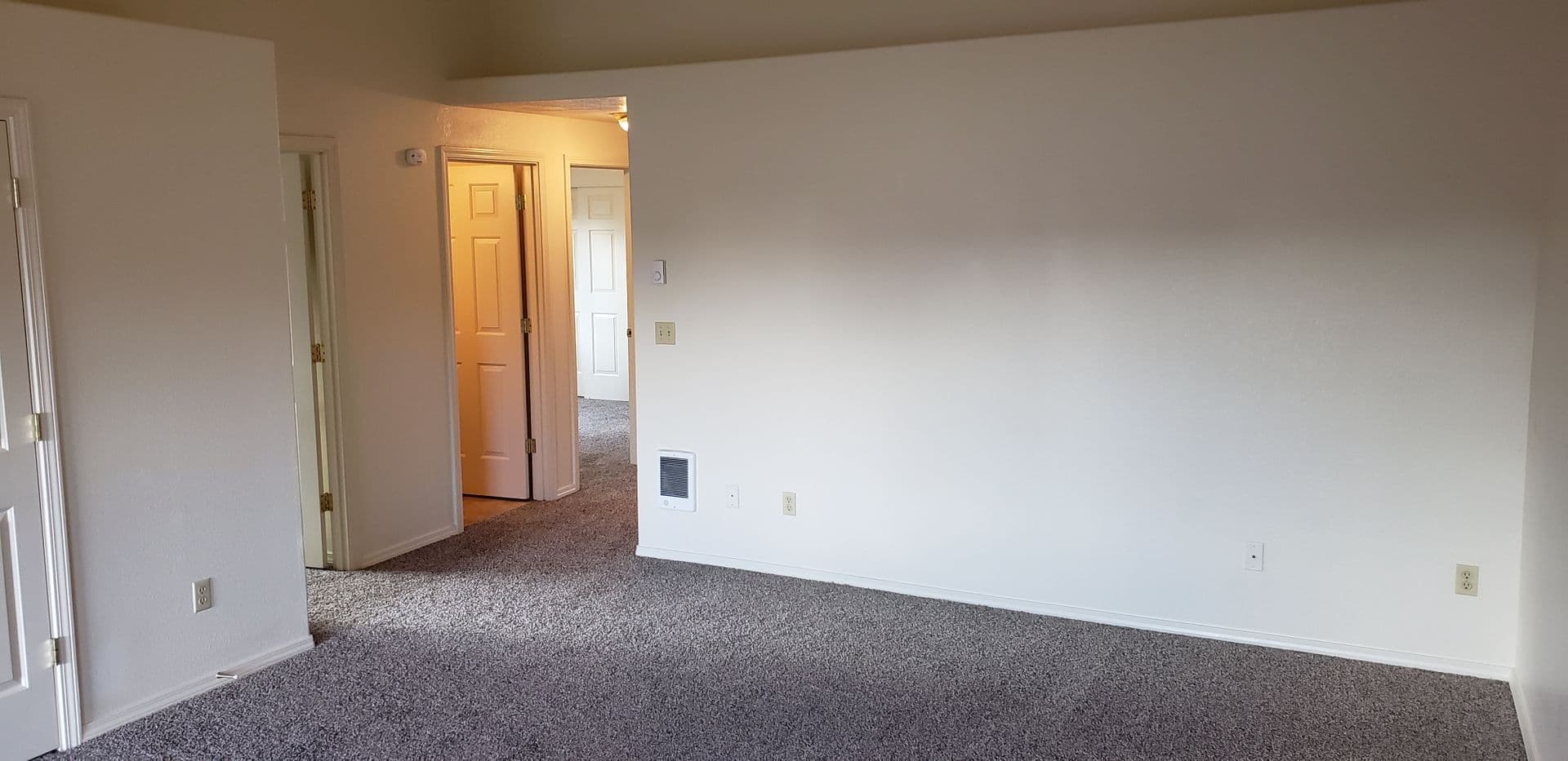 Cottage Grove Apartment: 680  Benjamin Ave.