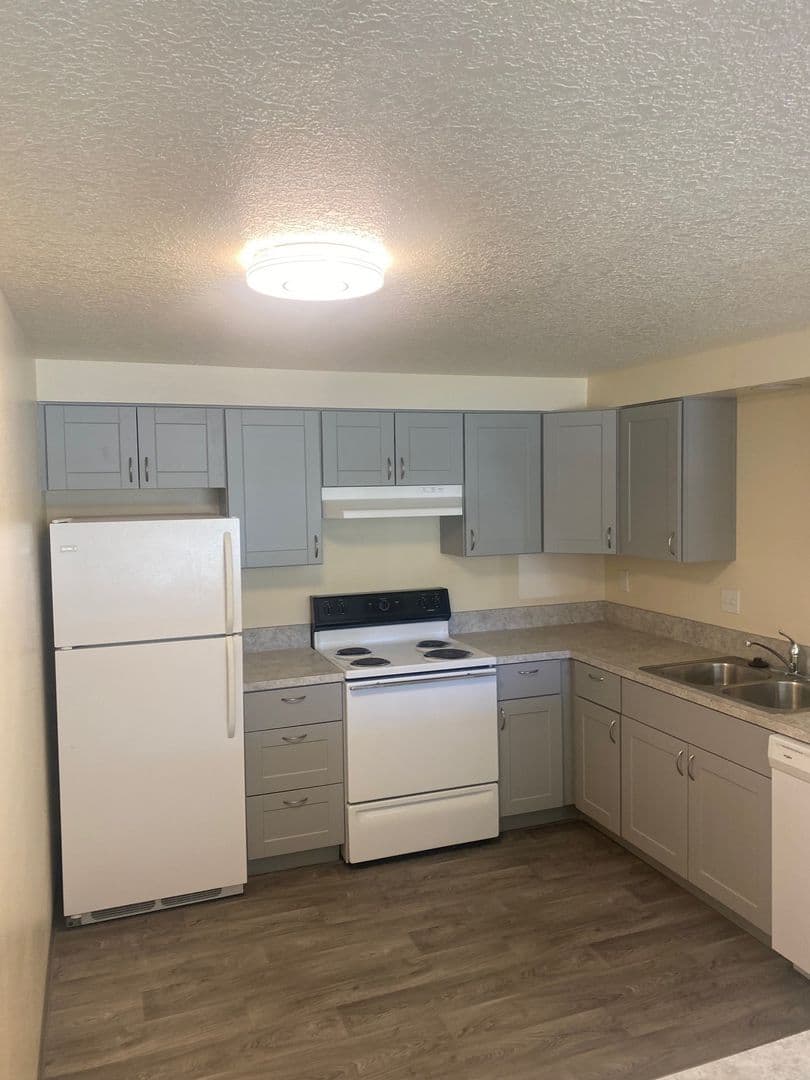 Eugene Apartment: 1555 W. 18th