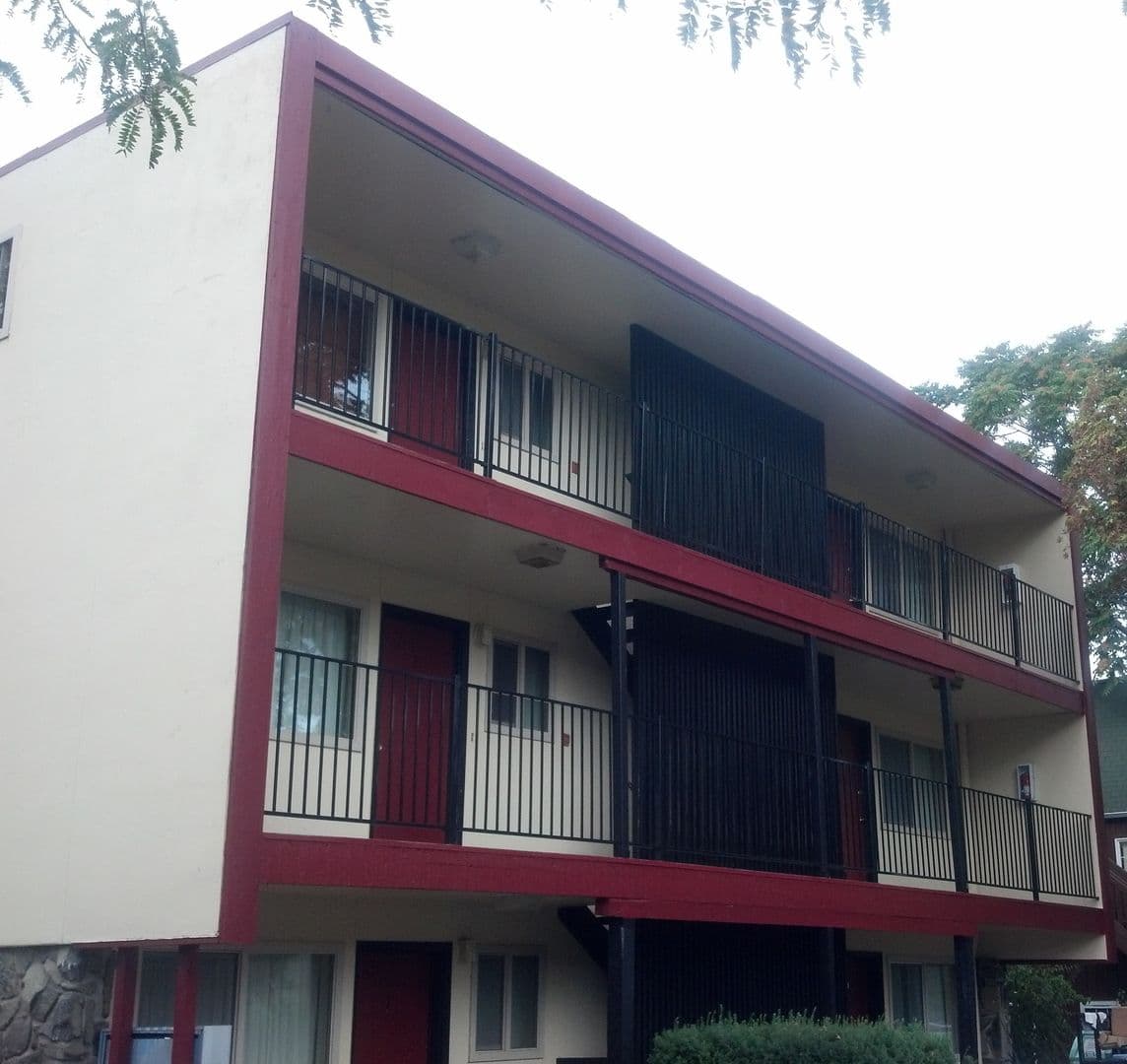 Eugene Apartment: 1840 Agate St.