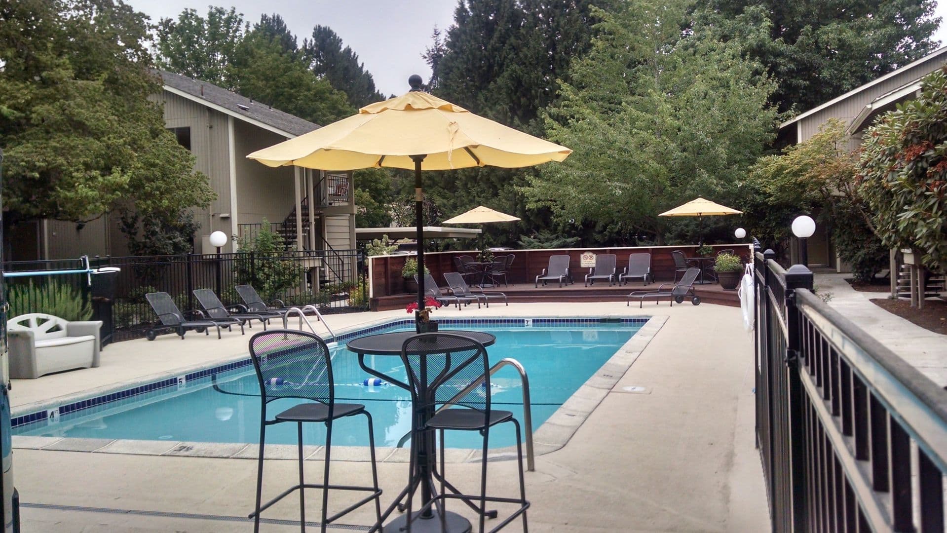 Eugene Apartment: 601 Country Club Rd.