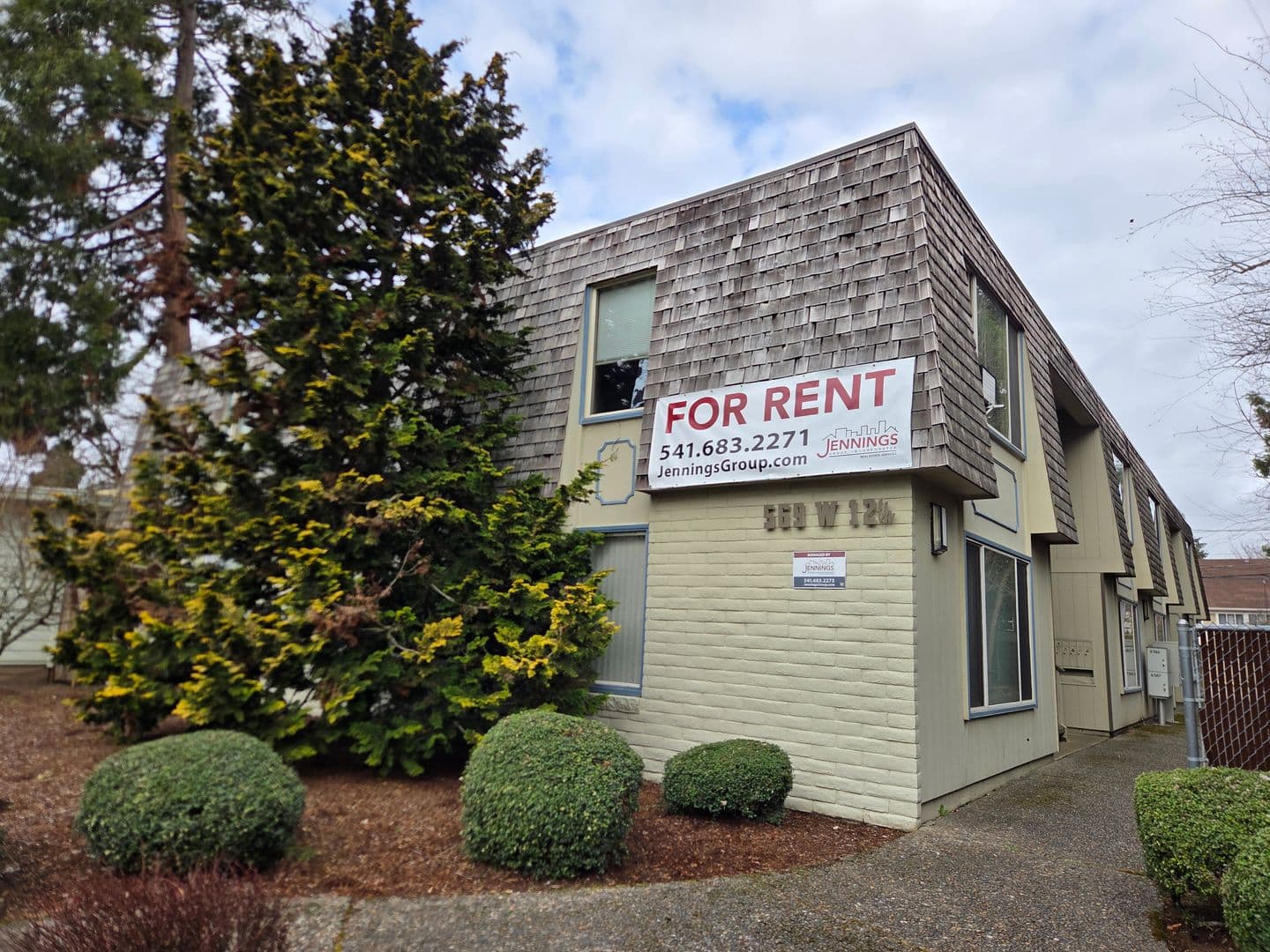 Eugene Apartment: 569 W. 12th