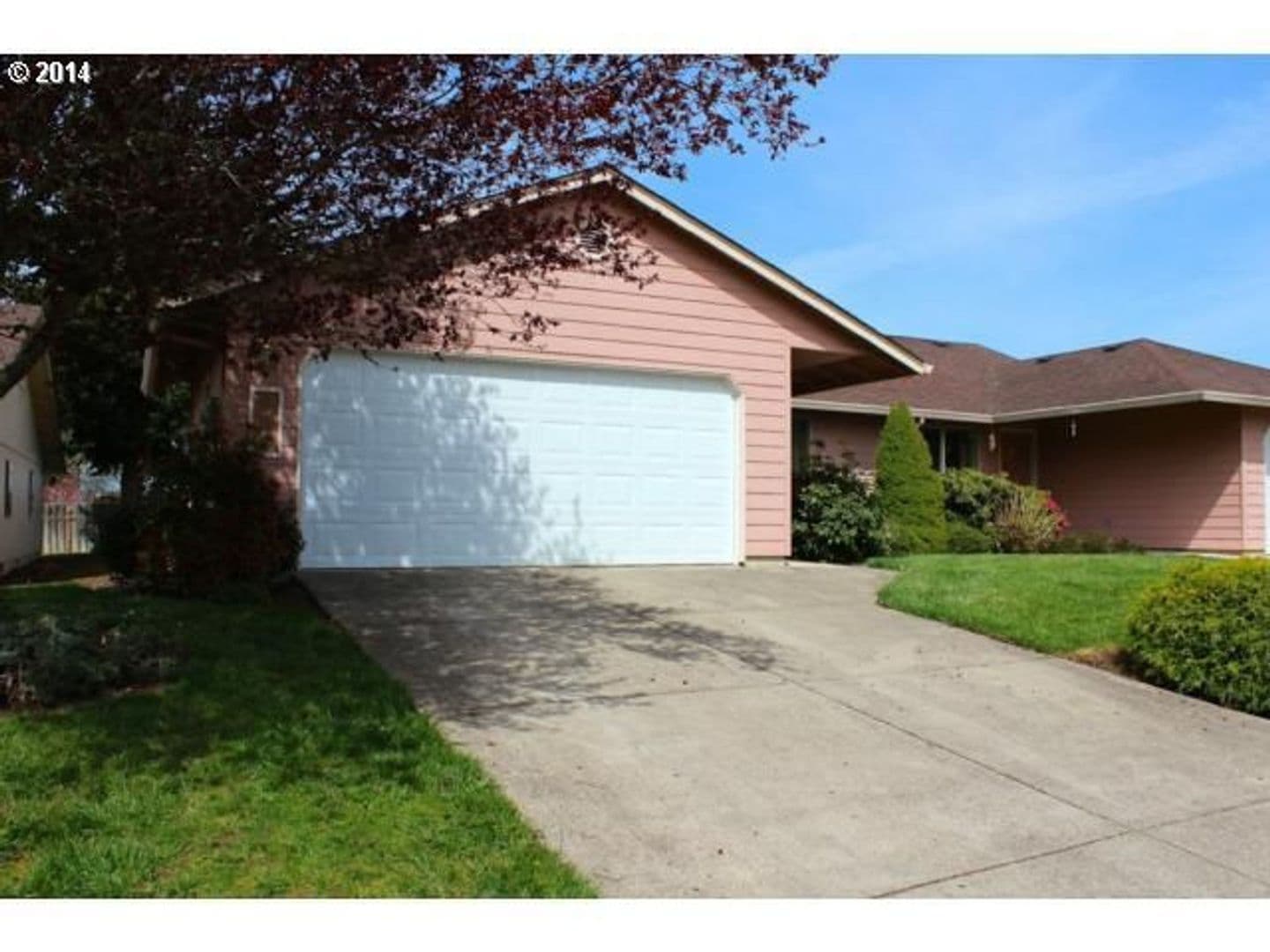 Cottage Grove Apartment: 680  Benjamin Ave.