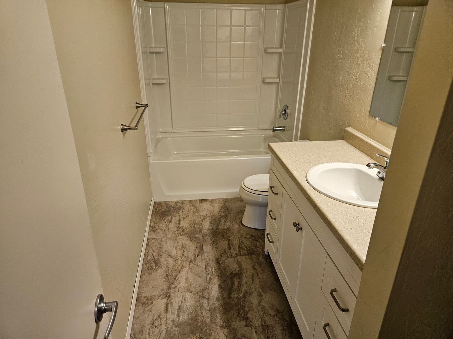Eugene Apartment: 992 1/2, 996, 1012 W. 4th Ave.