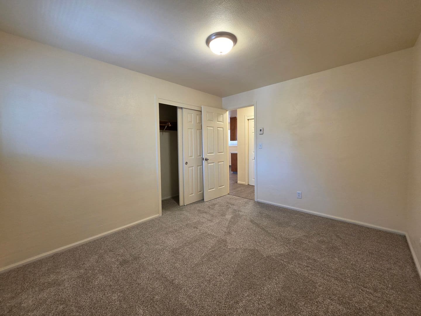 Eugene Apartment: 1840 Agate St.