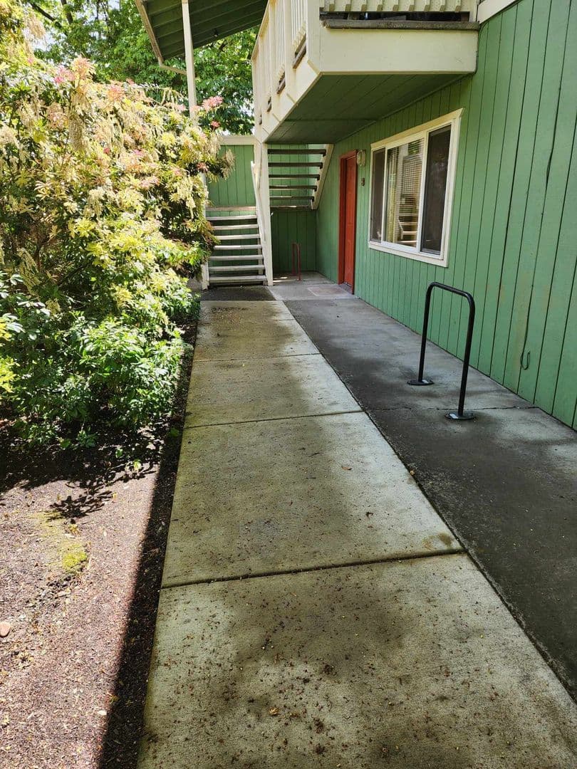 Eugene Apartment: 992 1/2, 996, 1012 W. 4th Ave.