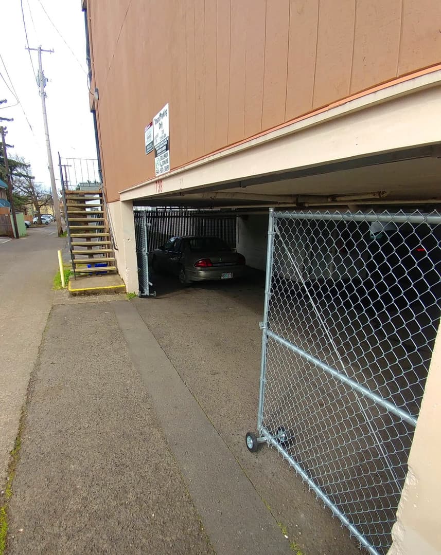 Eugene Apartment: 738 E. 16th Ave.