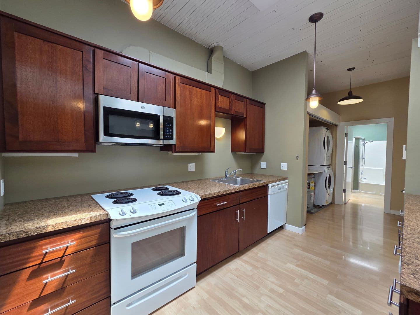 Eugene Apartment: 750 Monroe St.