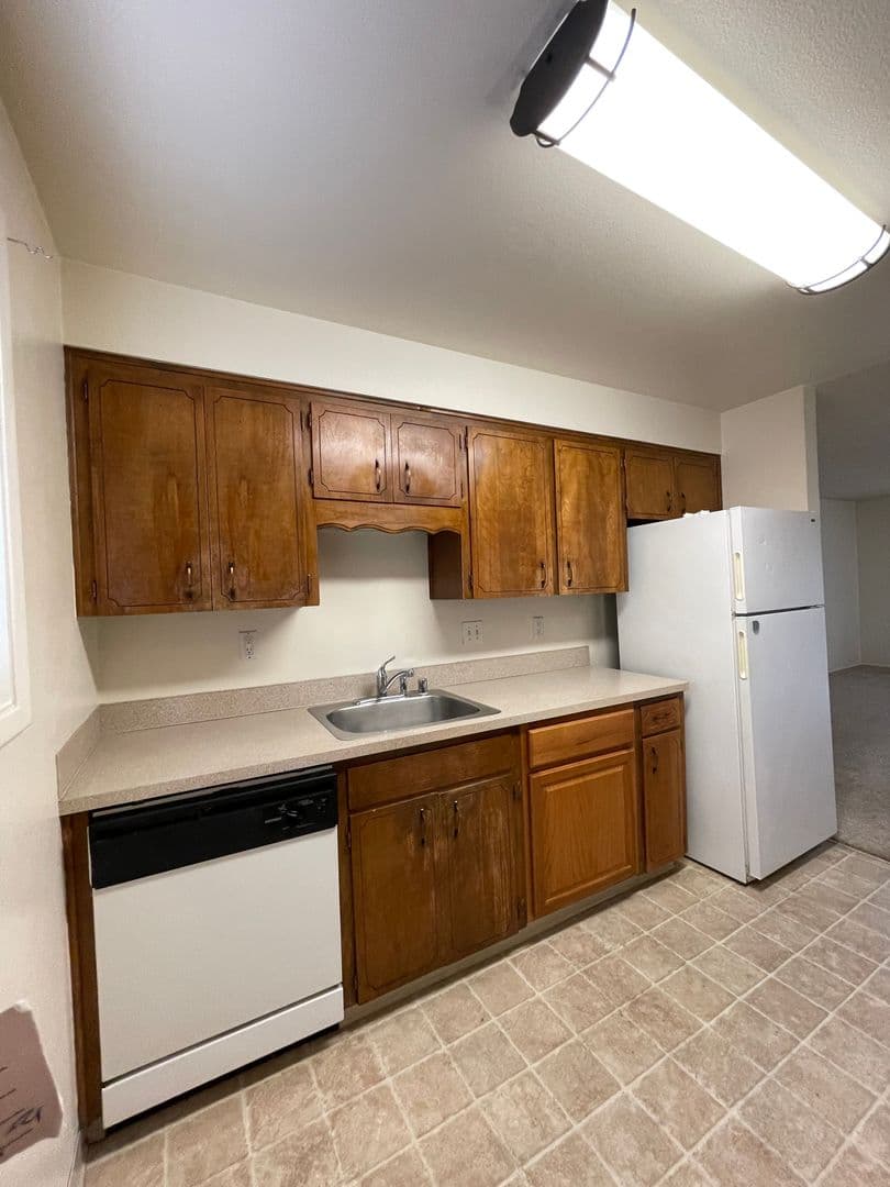 Eugene Apartment: 1262 Lawrence St.