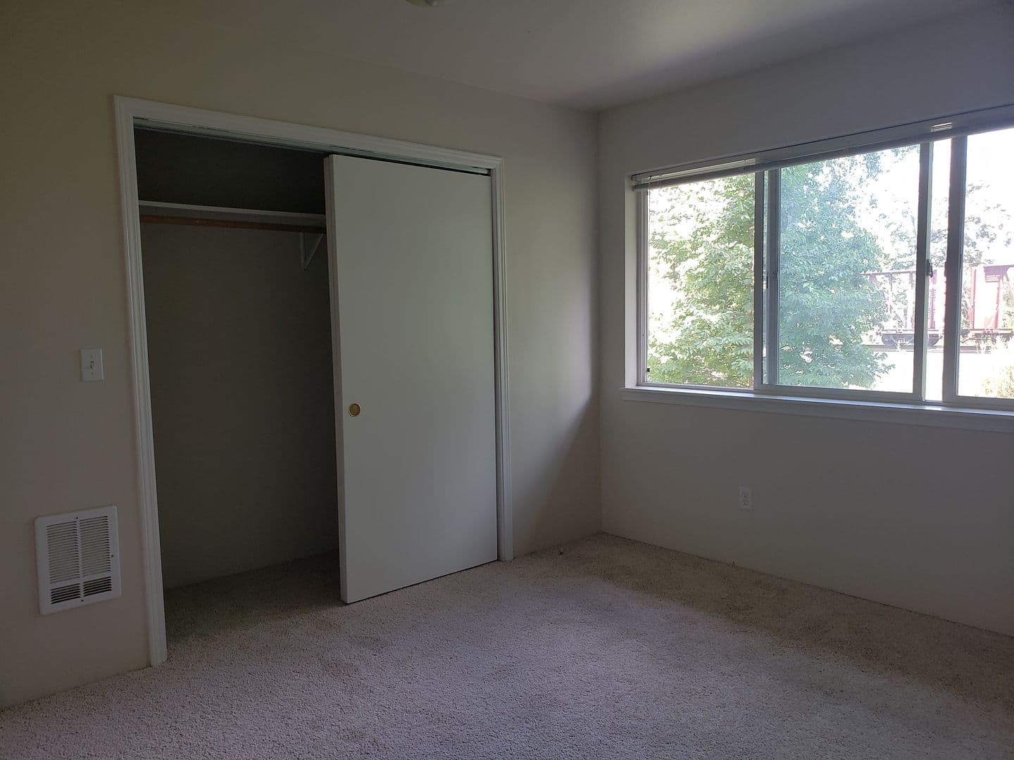 Eugene Apartment: 2001 Garden Ave.