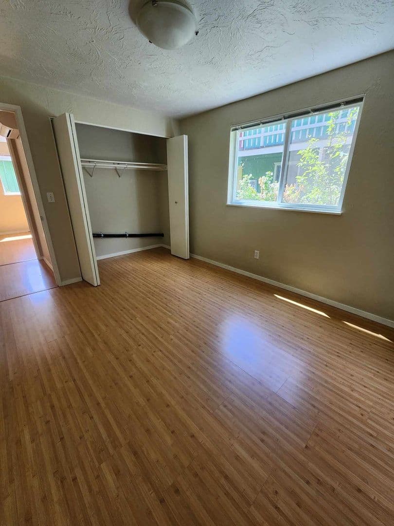 Eugene Apartment: 992 1/2, 996, 1012 W. 4th Ave.