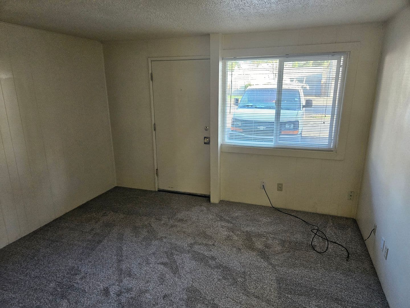 Eugene Apartment: 1230 W 7th Ave #03