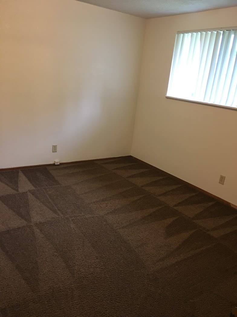 Junction City Apartment: 400 E. 6th Ave.