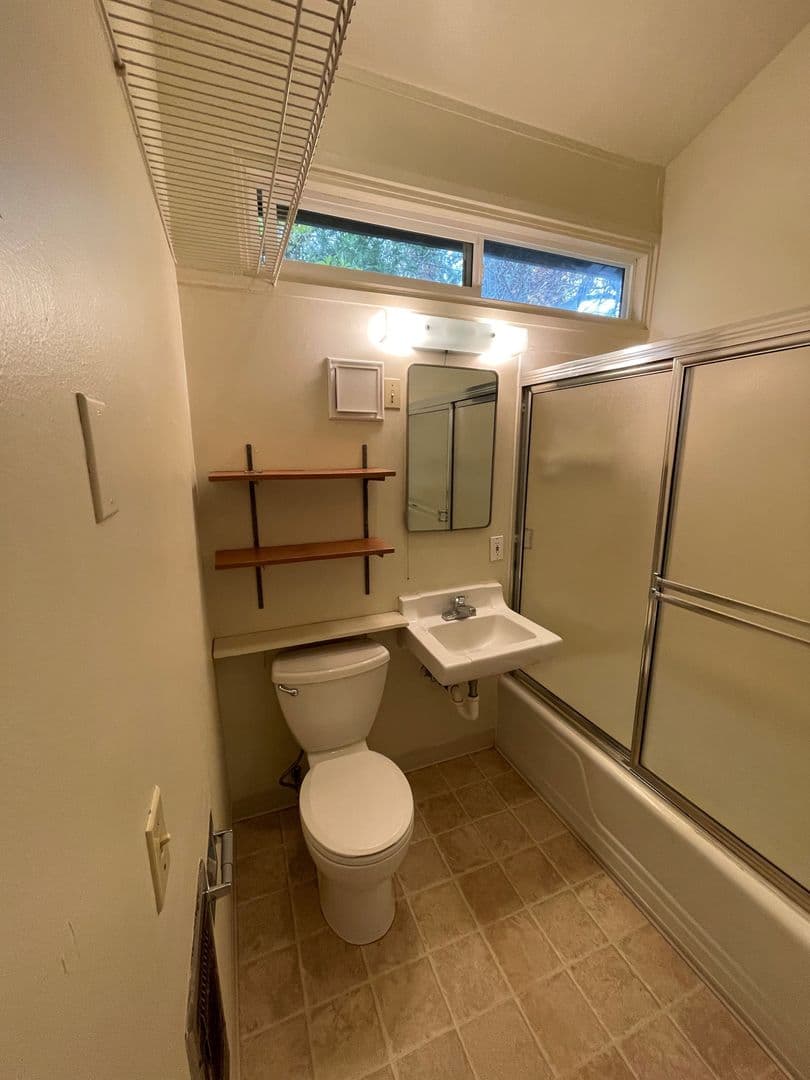 Eugene Apartment: 3985 & 3995 Willamette St.
