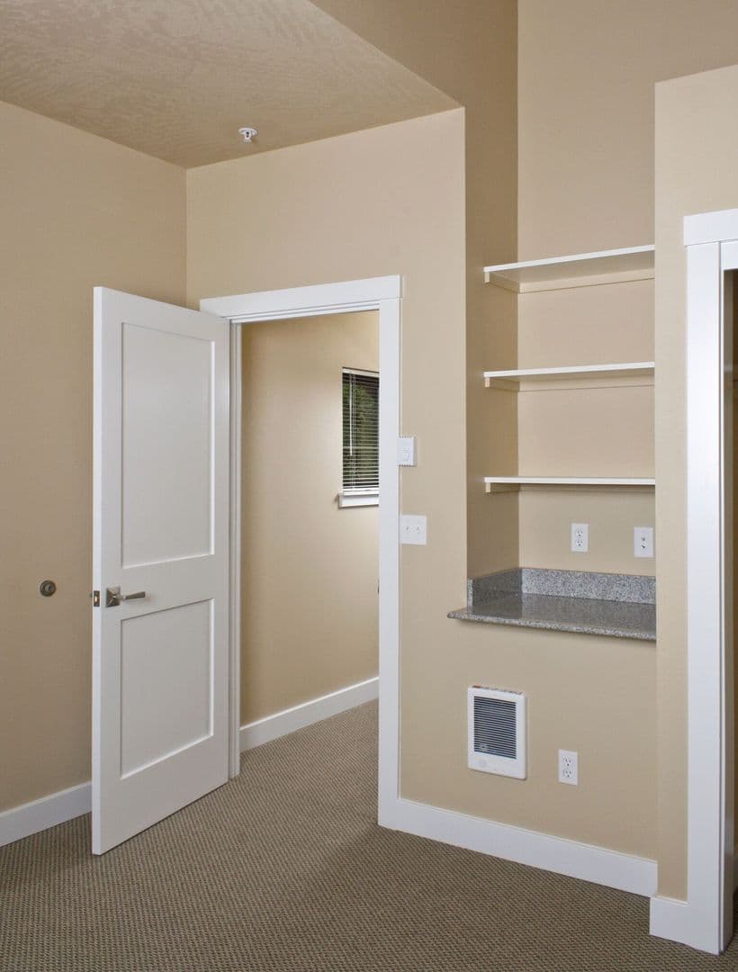 Eugene Apartment: 633 E. 14th Ave. 622 E. 13th Alley
