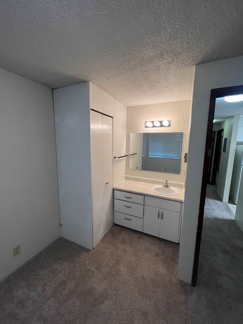 Eugene Apartment: 1360 Alder St.