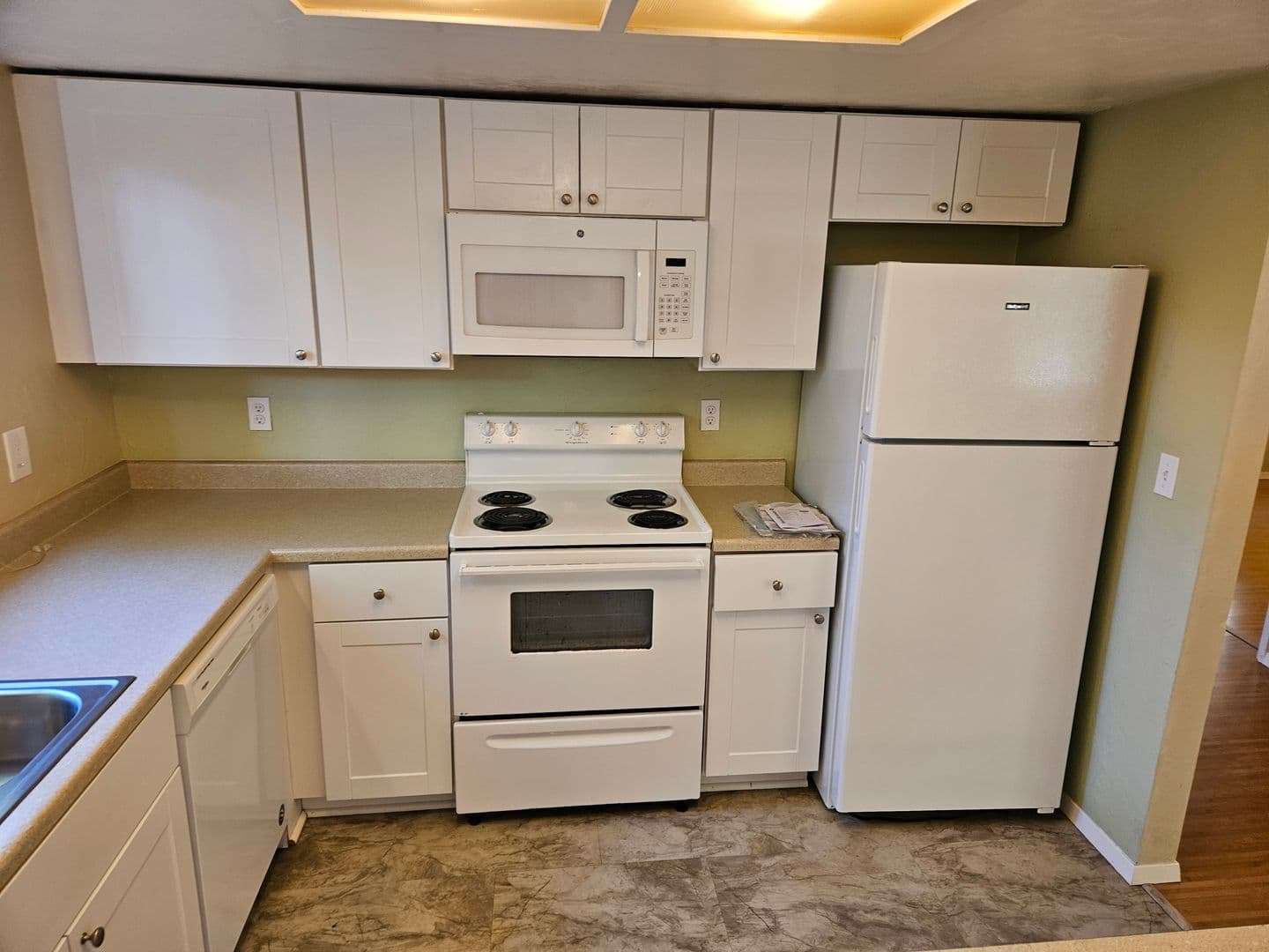 Eugene Apartment: 992 1/2, 996, 1012 W. 4th Ave.