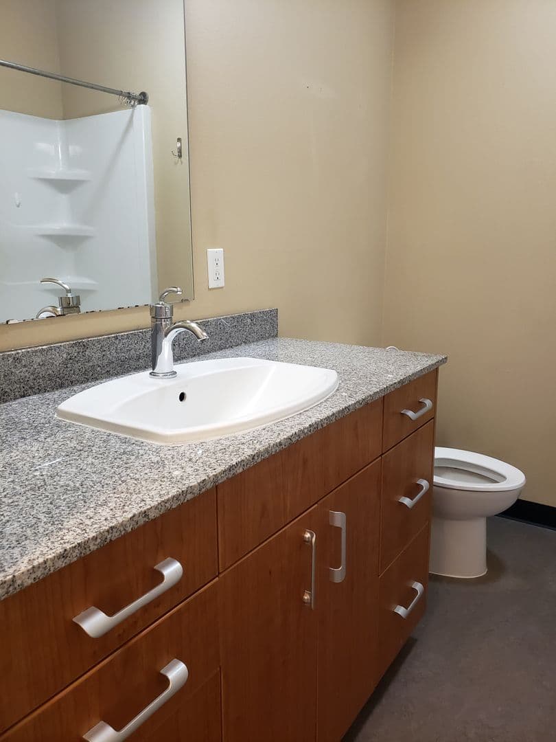 Eugene Apartment: 633 E. 14th Ave. 622 E. 13th Alley