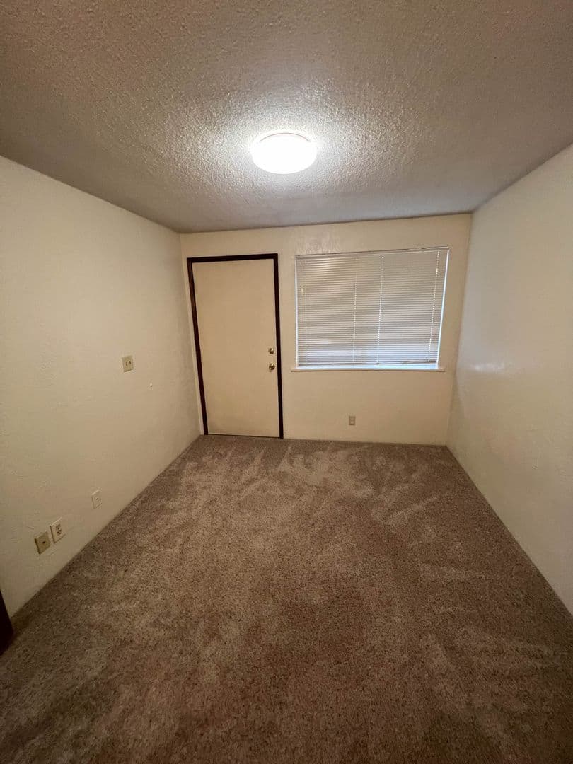 Eugene Apartment: 1360 Alder St.
