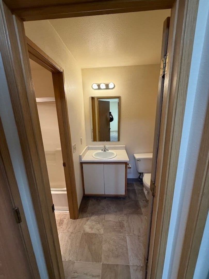 Eugene Apartment: 1460 Olive St.