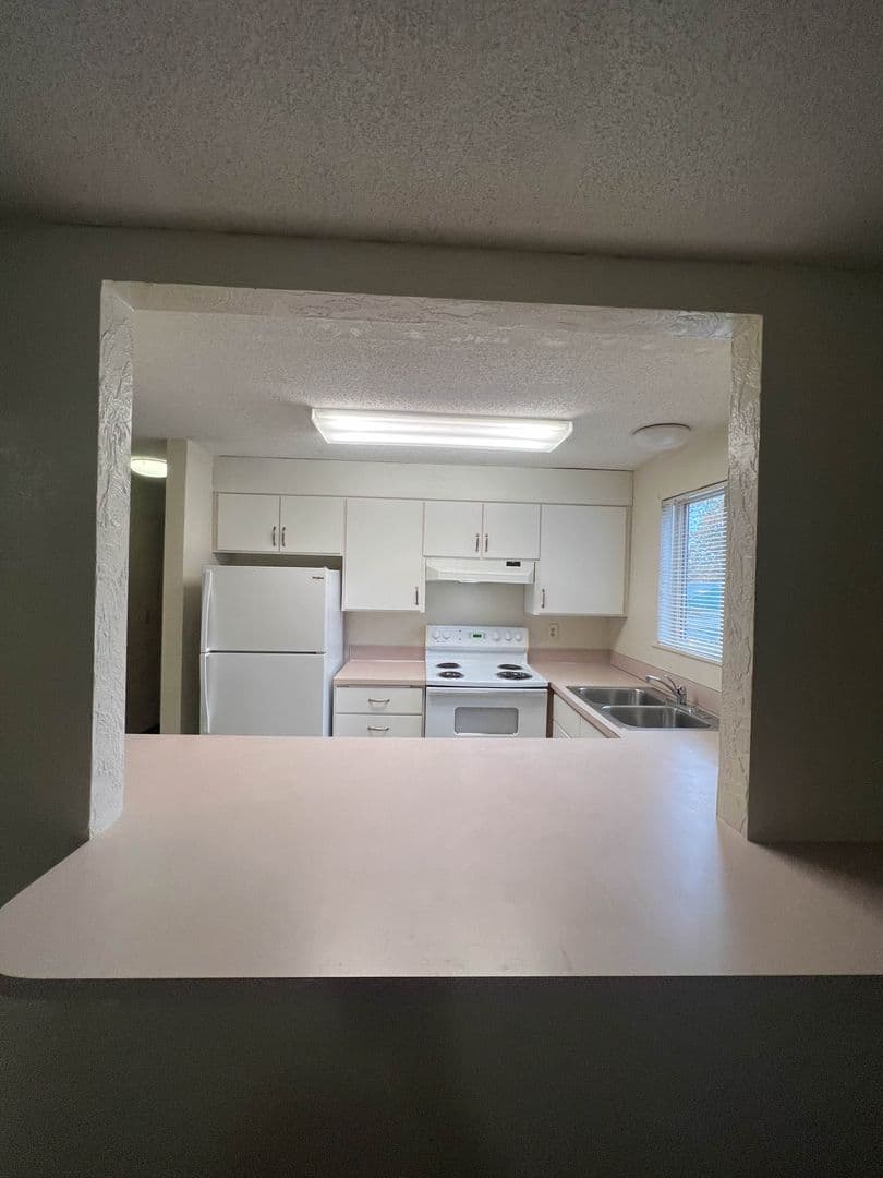 Eugene Apartment: 1360 Alder St.