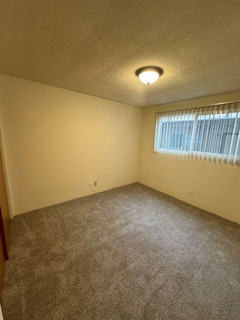 Eugene Apartment: 25 W. 30th & 2966 Willamette