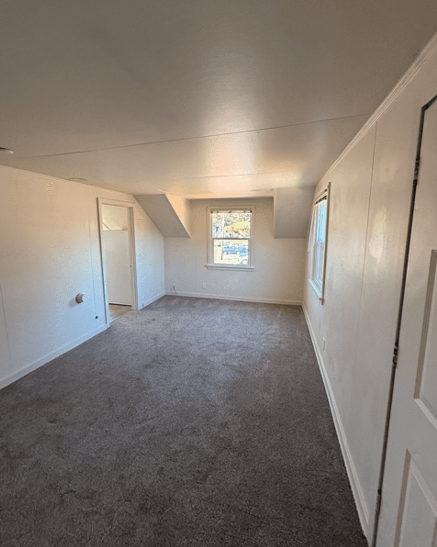Eugene Apartment: 45, 46, 48, 53, 60, 70, 73, 77, 82 Rasor Ave.