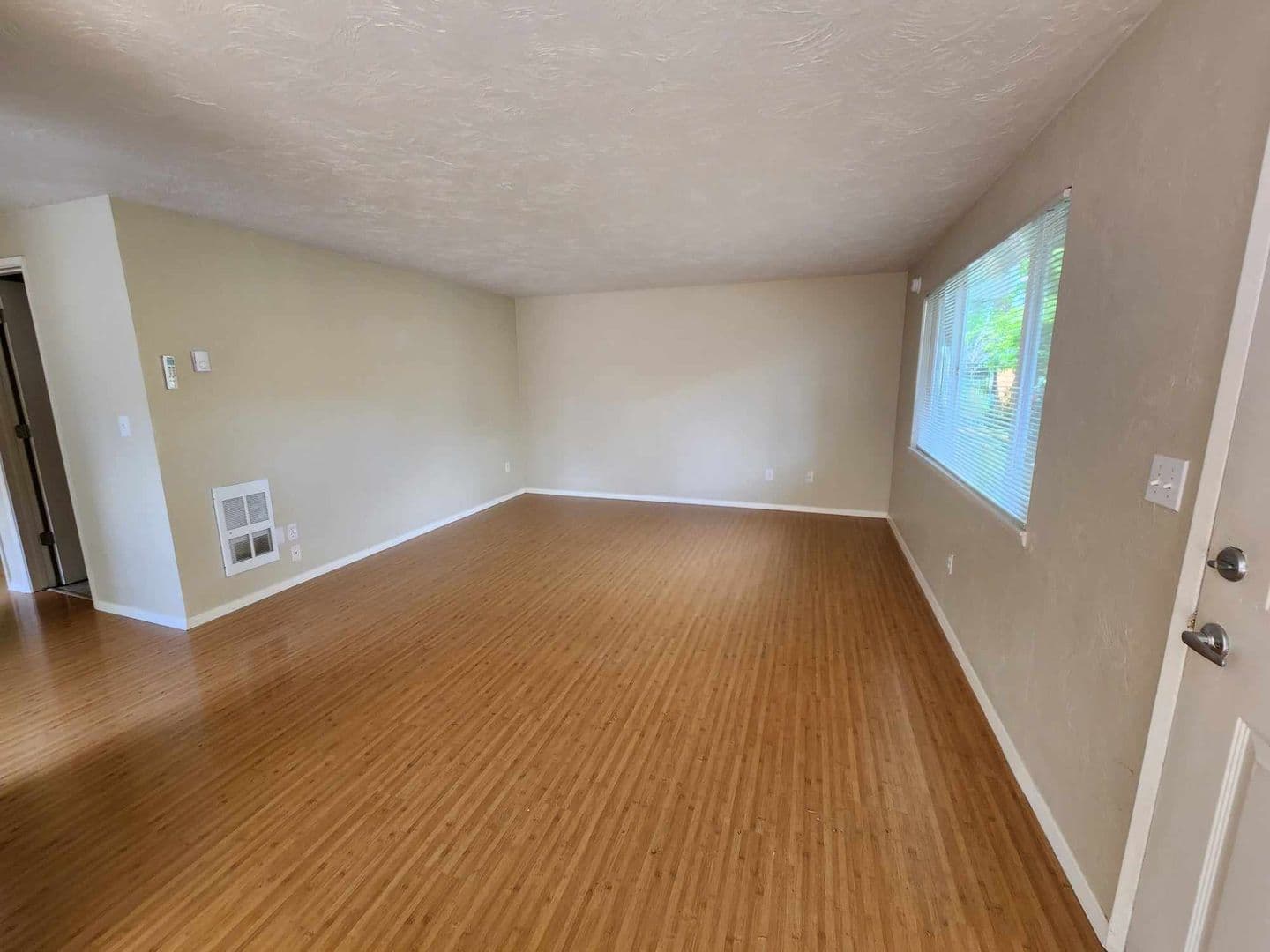 Eugene Apartment: 992 1/2, 996, 1012 W. 4th Ave.