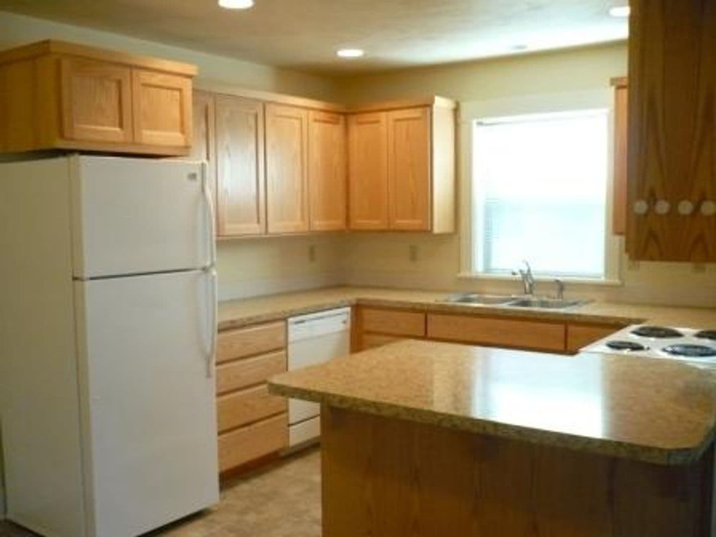 Eugene Apartment: 1030, 1040, 1060, 1070 West 11th Ave.