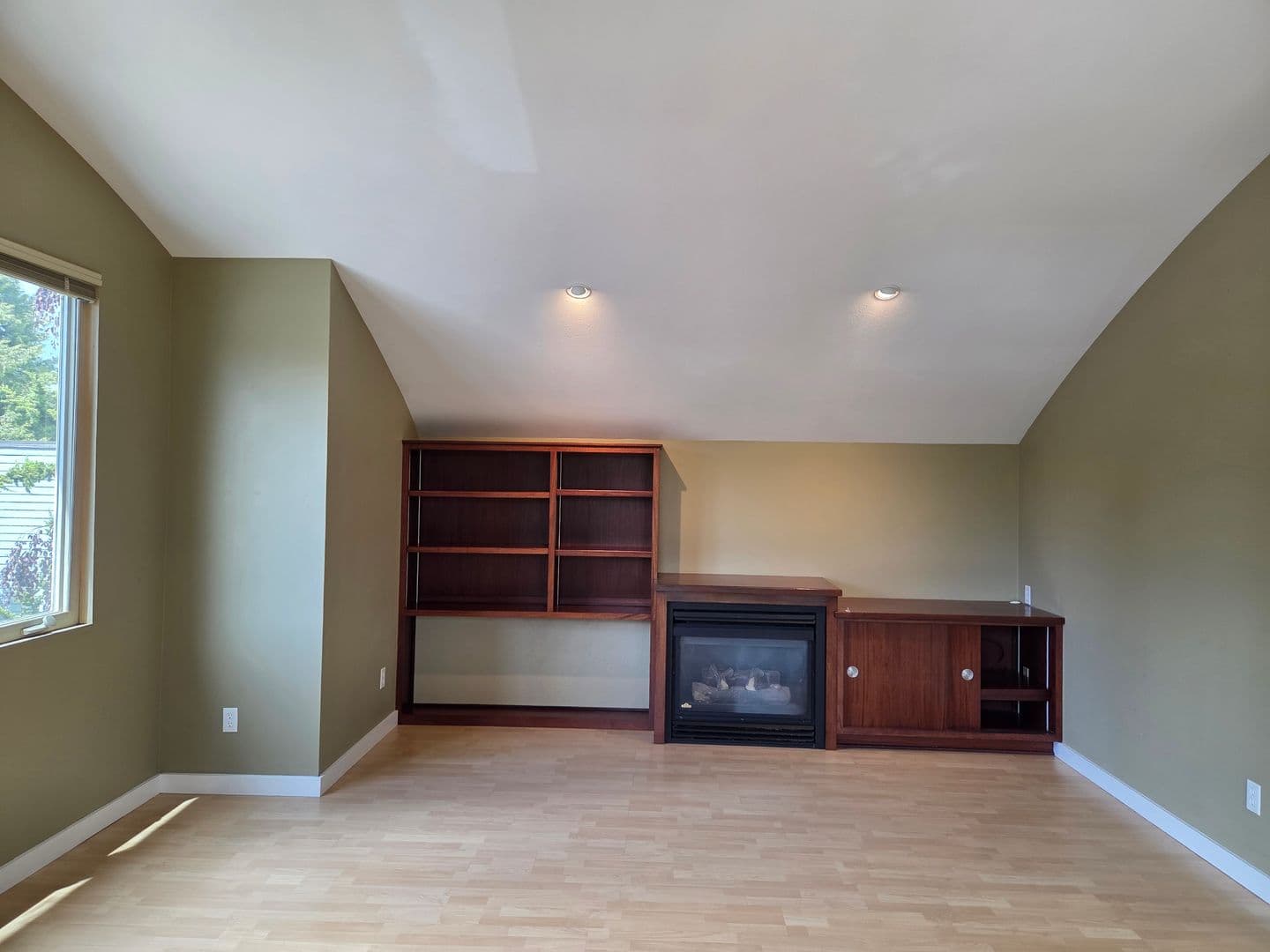 Eugene Apartment: 750 Monroe St.